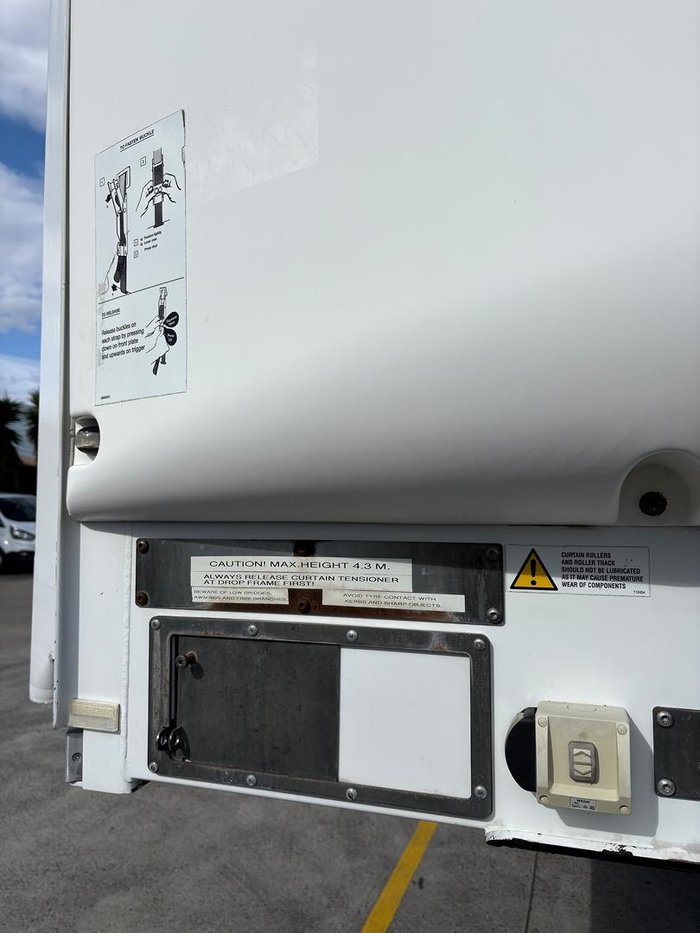 2015 Maxitrans St3 Od 24 Pallet Drop Deck Curtain Sider