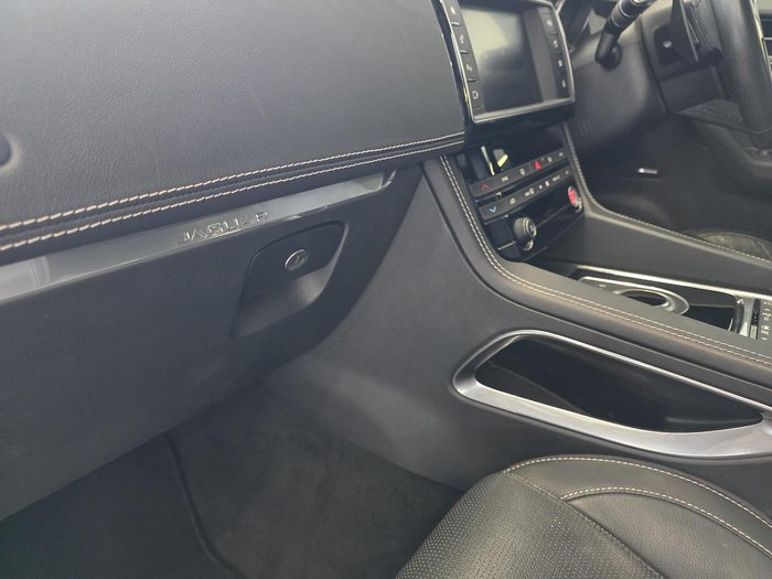 2016 Jaguar F-PACE 20d R-Sport