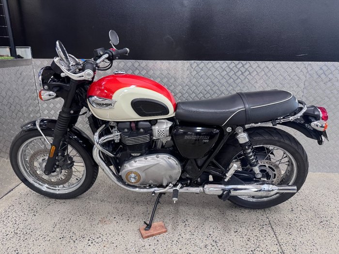2017 Triumph BONNEVILLE T100 WHITE