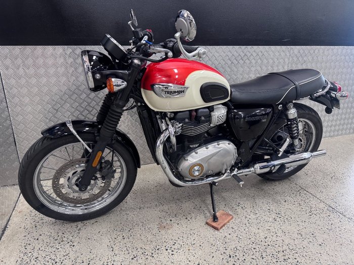 2017 Triumph BONNEVILLE T100 WHITE
