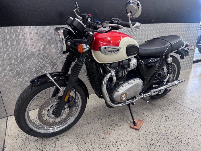 2017 Triumph BONNEVILLE T100 WHITE