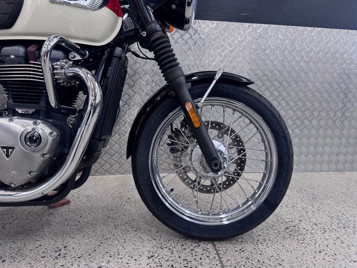 2017 Triumph BONNEVILLE T100 WHITE