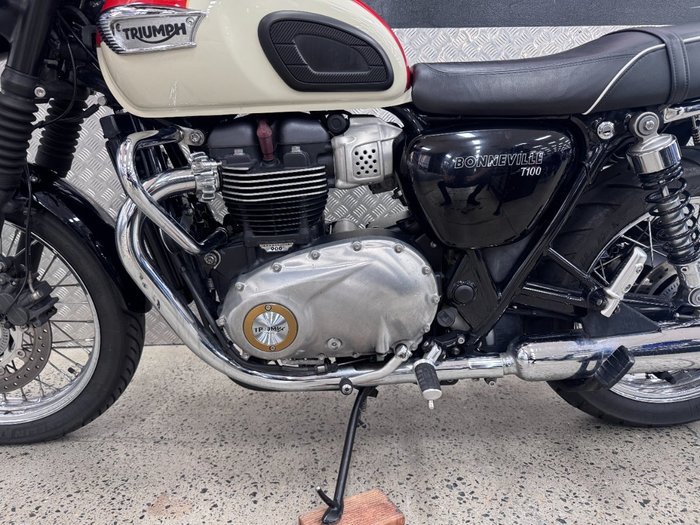 2017 Triumph BONNEVILLE T100 WHITE