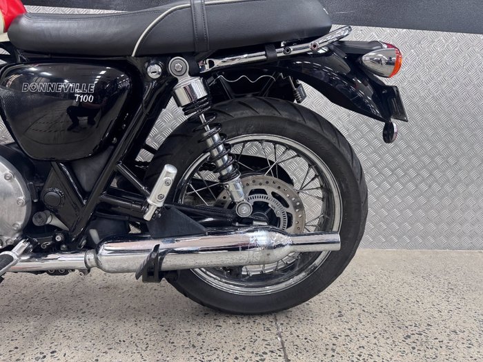 2017 Triumph BONNEVILLE T100 WHITE