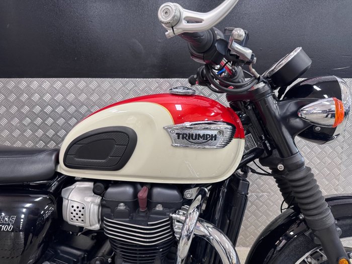 2017 Triumph BONNEVILLE T100 WHITE