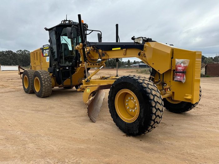 2016 Caterpillar 140M3