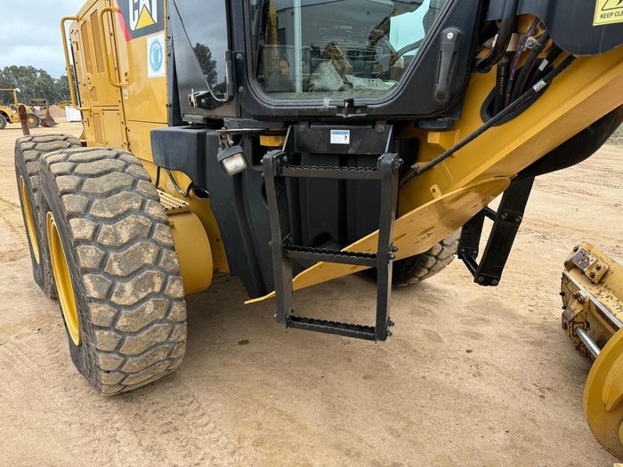 2016 Caterpillar 140M3