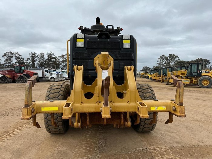 2016 Caterpillar 140M3