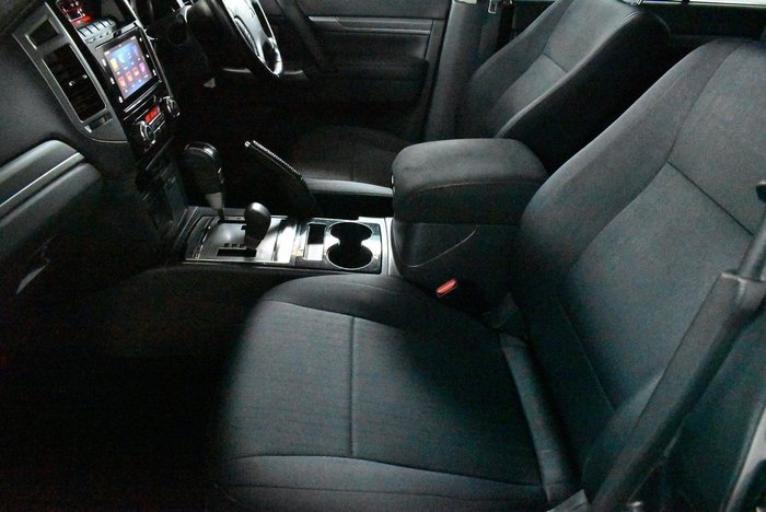 2017 Mitsubishi Pajero GLX