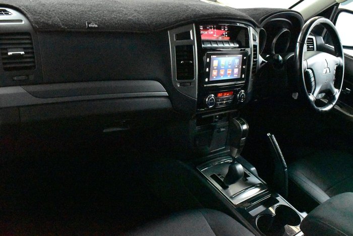 2017 Mitsubishi Pajero GLX