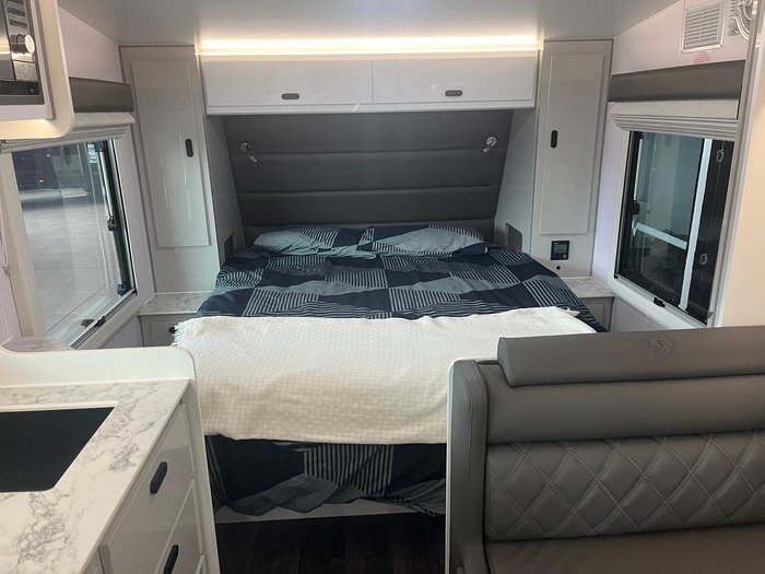 2025 JB Caravans Scorpion Sting Air 20'6 Rd Cafe