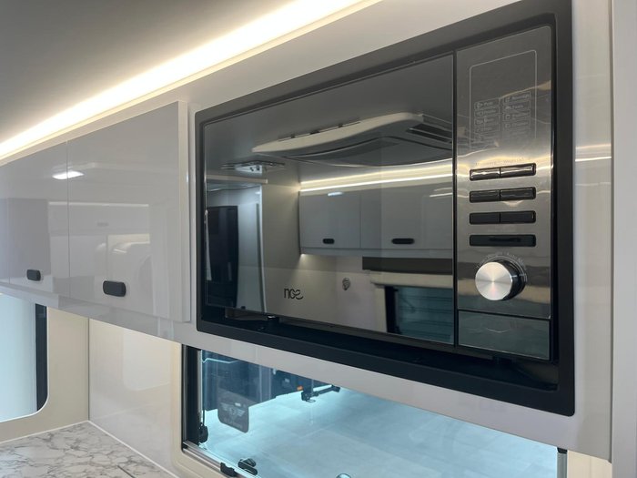 2025 JB Caravans Scorpion Sting Air 20'6 Rd Cafe