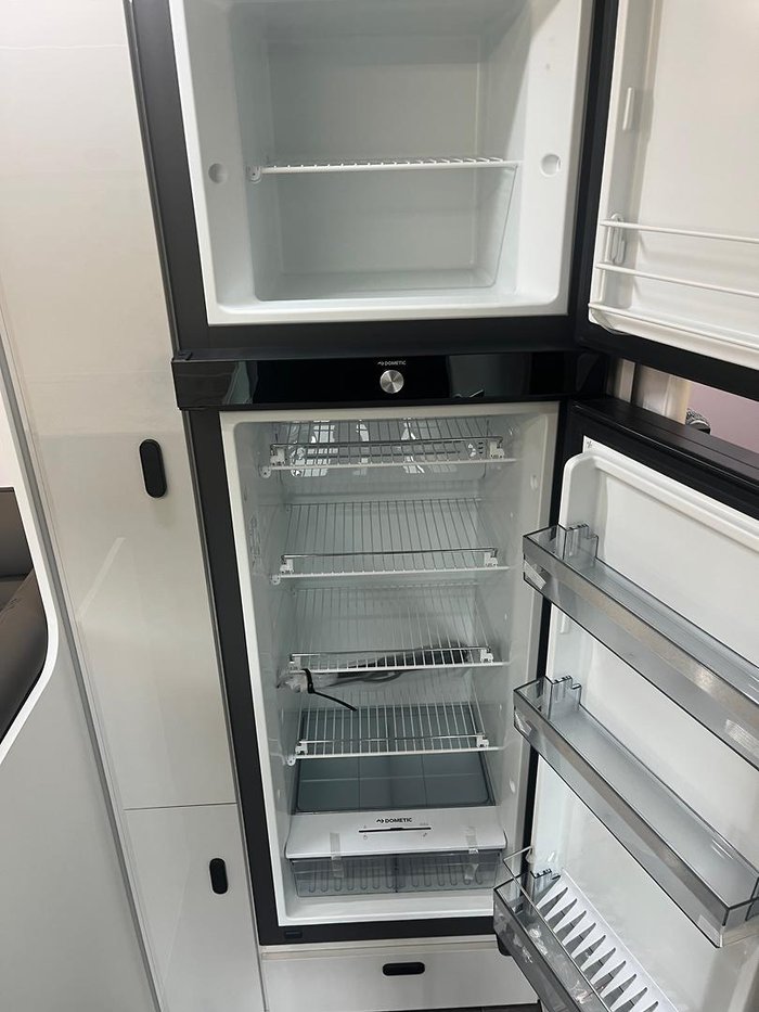 2025 JB Caravans Scorpion Sting Air 20'6 Rd Cafe