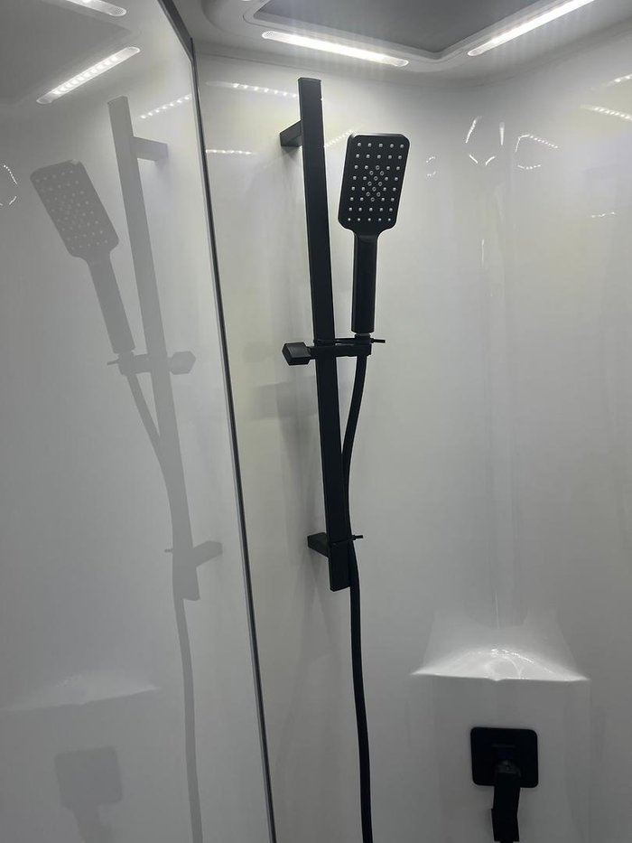 2025 JB Caravans Scorpion Sting Air 20'6 Rd Cafe