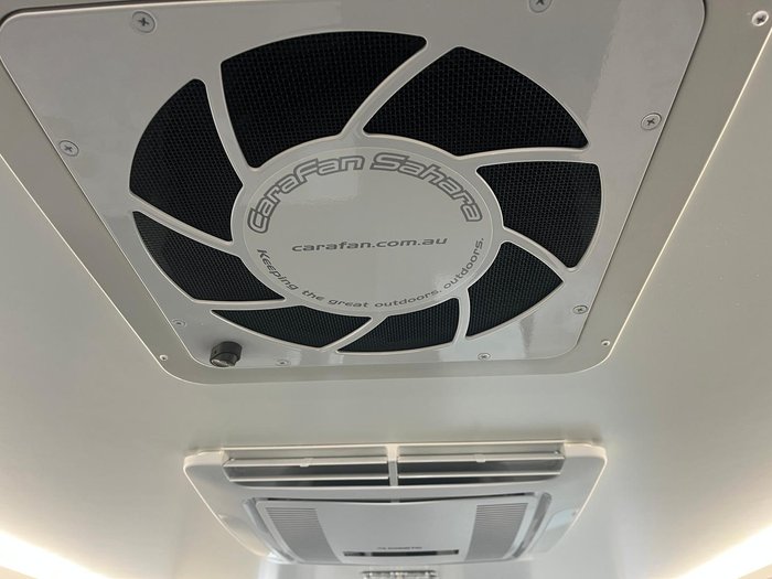 2025 JB Caravans Scorpion Sting Air 20'6 Rd Cafe