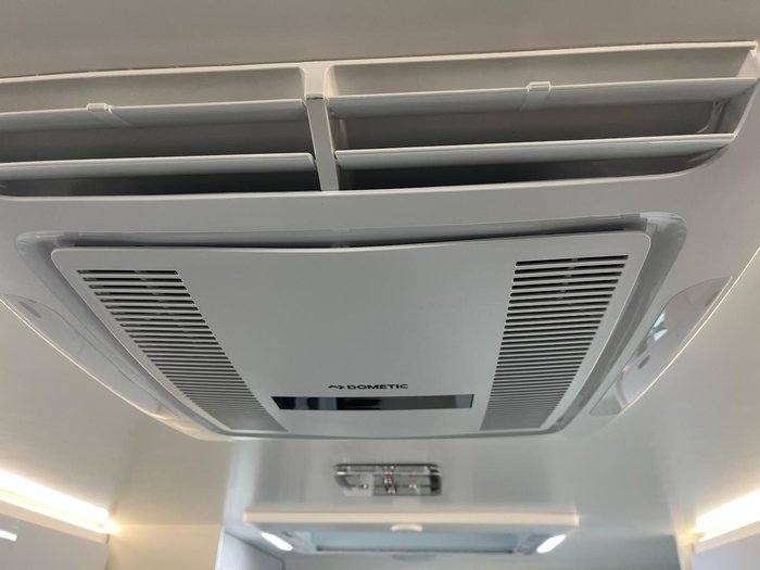 2025 JB Caravans Scorpion Sting Air 20'6 Rd Cafe