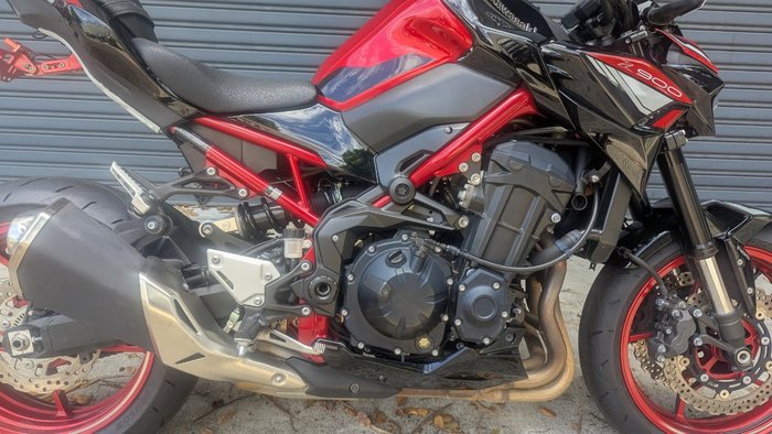 2024 Kawasaki Z900 (ZR900) Red