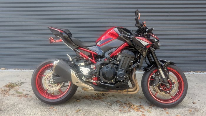 2024 Kawasaki Z900 (ZR900) Red