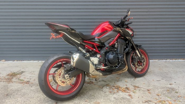 2024 Kawasaki Z900 (ZR900) Red