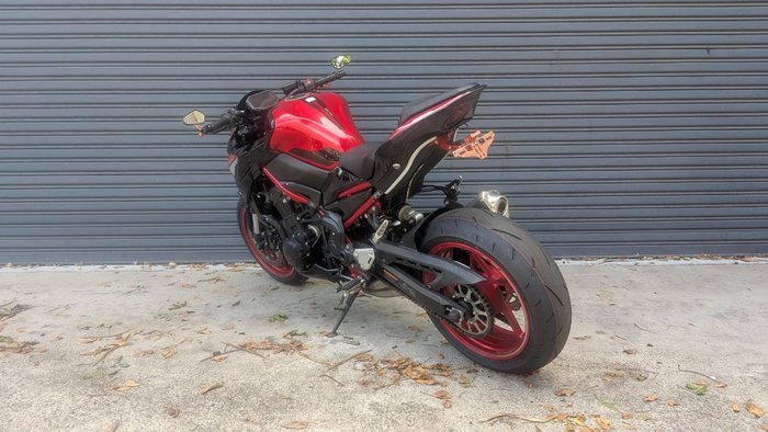 2024 Kawasaki Z900 (ZR900) Red