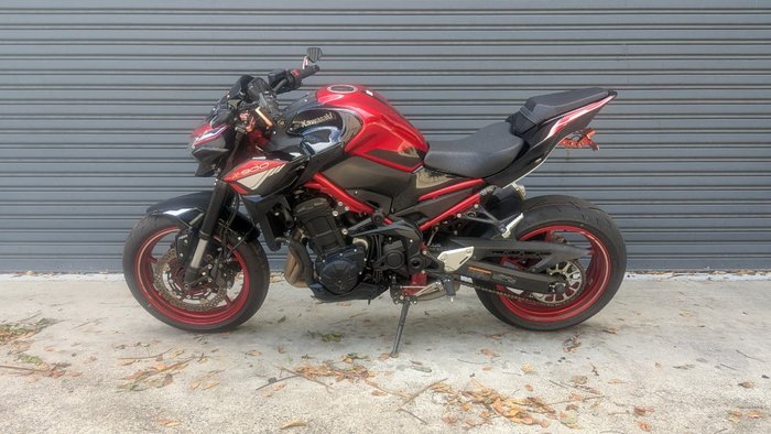 2024 Kawasaki Z900 (ZR900) Red
