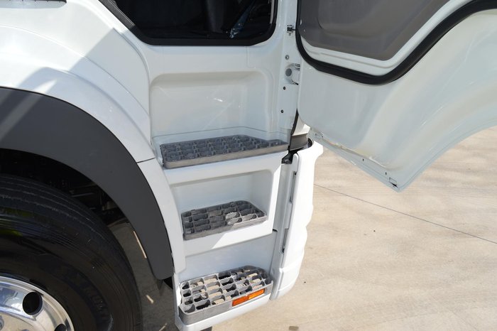 2025 Fuso Shogun FV84 360 White