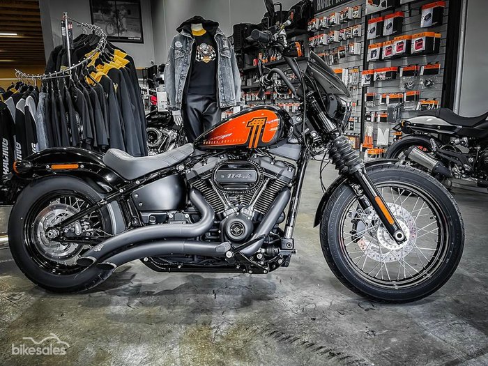 HARLEY-DAVIDSON STREET BOB 114 (FXBBS) ROAD SOFTAIL BLACK