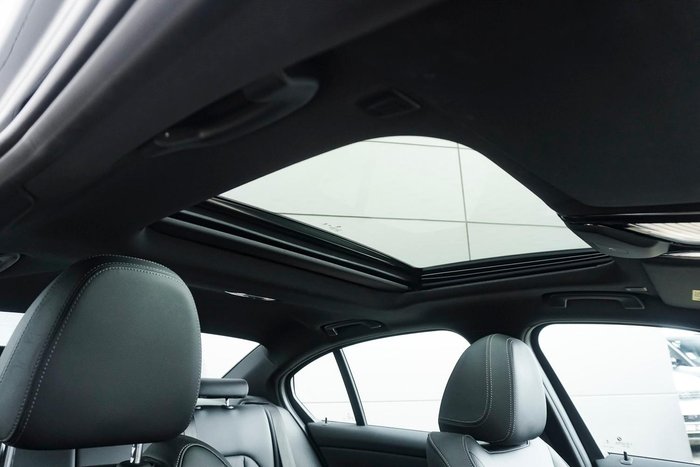2023 BMW 3 Series 330i Sport Collection