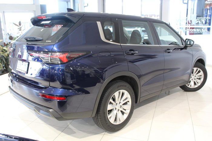 2025 Mitsubishi Outlander ES
