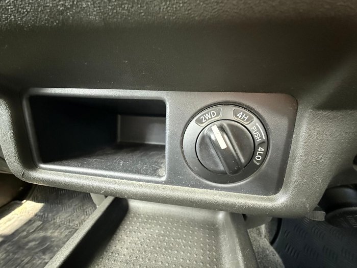 2011 Nissan Navara RX D40 4X4 Dual Range Polar White