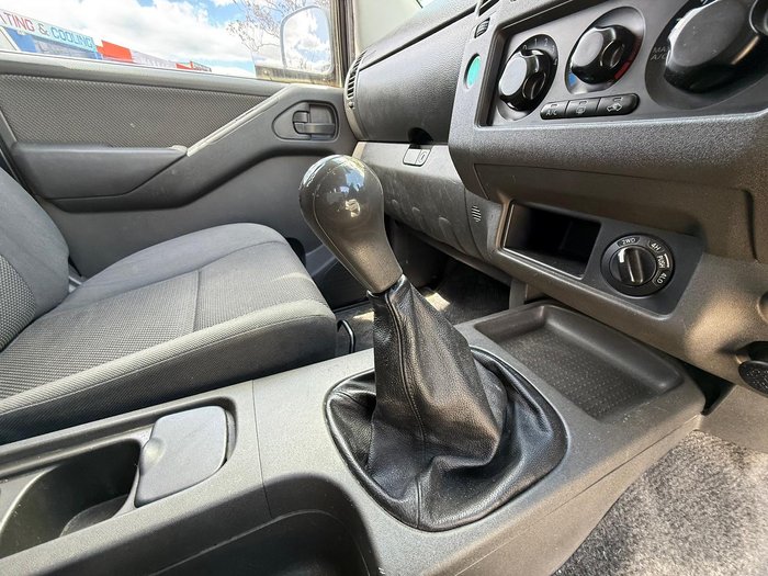 2011 Nissan Navara RX D40 4X4 Dual Range Polar White