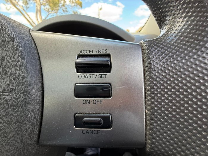 2011 Nissan Navara RX D40 4X4 Dual Range Polar White