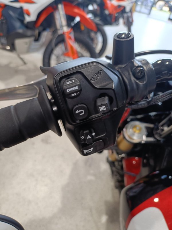 2025 INDIAN SCOUT 101 SUNSET RED