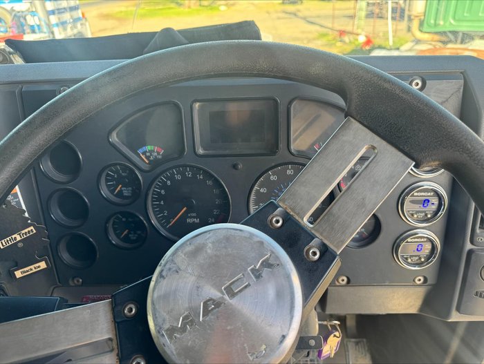 2010 Mack Cmmr 6X4 Tipper