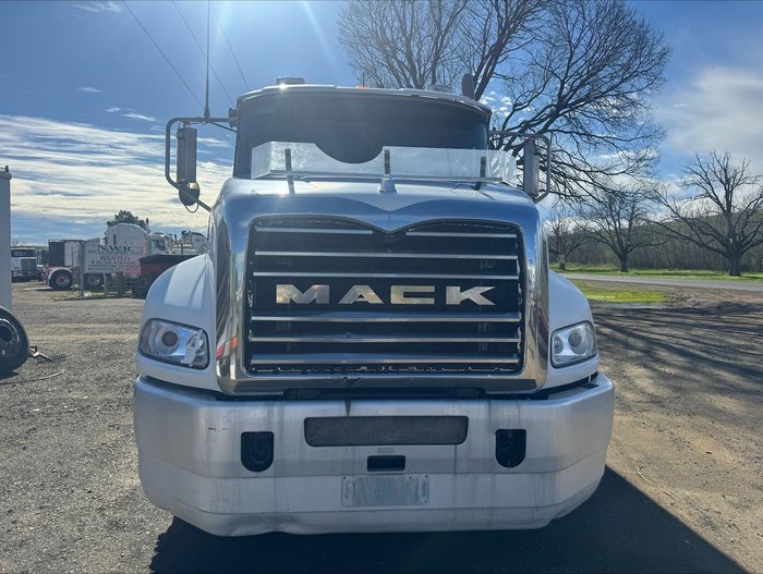 2010 Mack Cmmr 6X4 Tipper