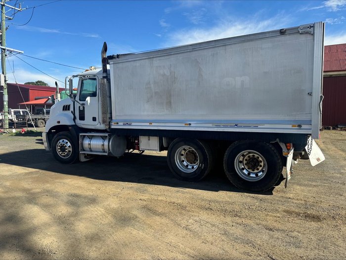 2010 Mack Cmmr 6X4 Tipper