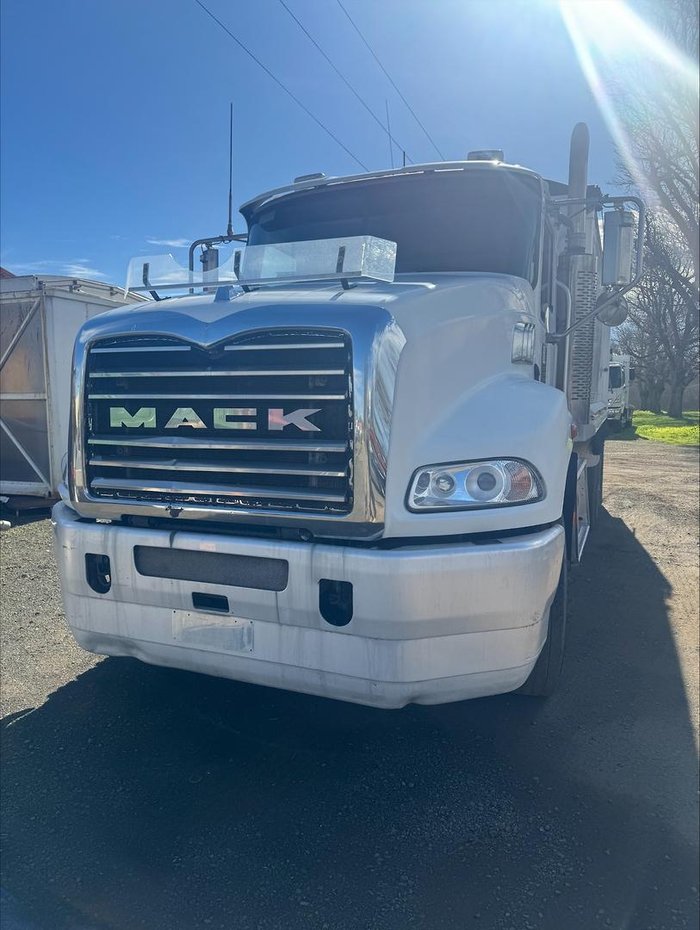2010 Mack Cmmr 6X4 Tipper