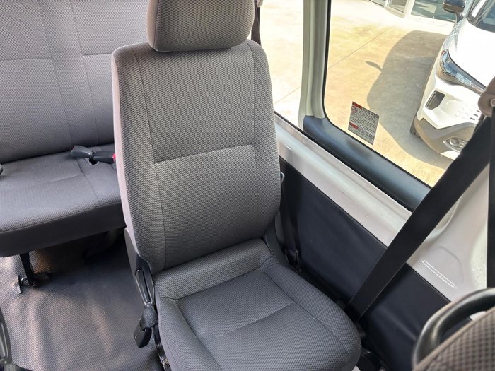 2015 Toyota Hiace Commuter