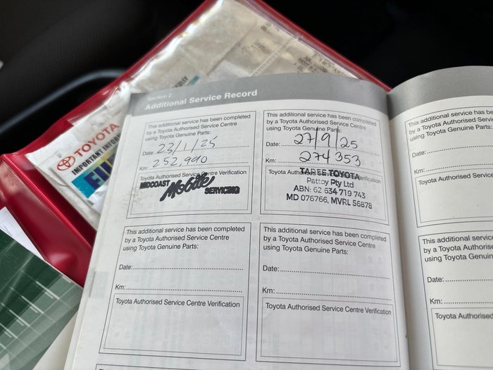 2015 Toyota Hiace Commuter