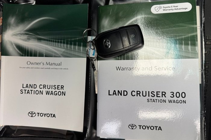 2023 Toyota Landcruiser GXL FJA300R 4X4 Dual Range Glacier White