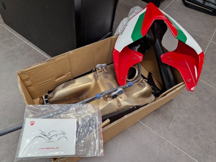 2023 Ducati PANIGALE V2 BAYLISS 20TH ANNIV RED