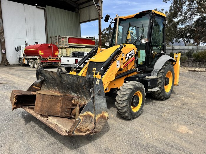 2017 JCB 3Cx Backhoe
