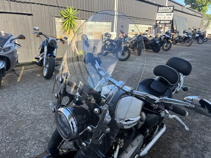 2018 Triumph BONNEVILLE SPEEDMASTER Black/White