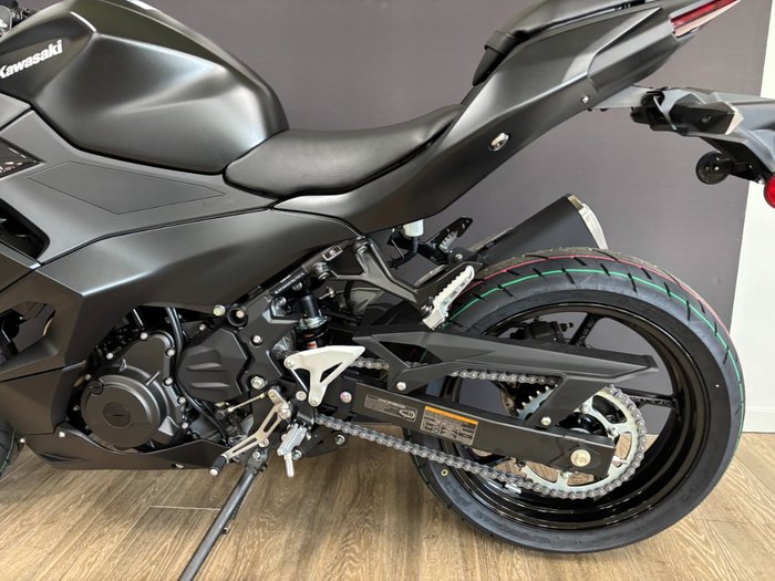 2026 Kawasaki Ninja 500 EX500GTFNW Black