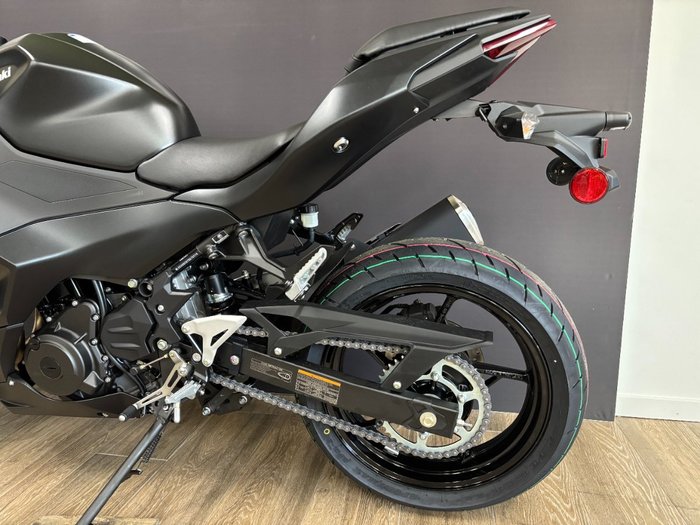 2026 Kawasaki Ninja 500 EX500GTFNW Black