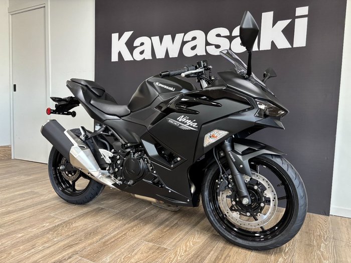 2026 Kawasaki Ninja 500 EX500GTFNW Black