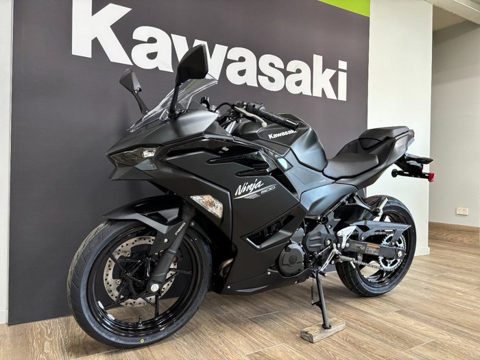 2026 Kawasaki Ninja 500 EX500GTFNW Black