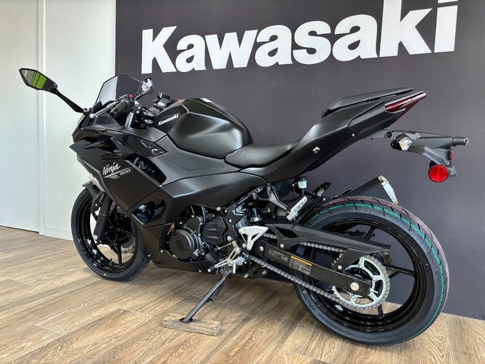 2026 Kawasaki Ninja 500 EX500GTFNW Black
