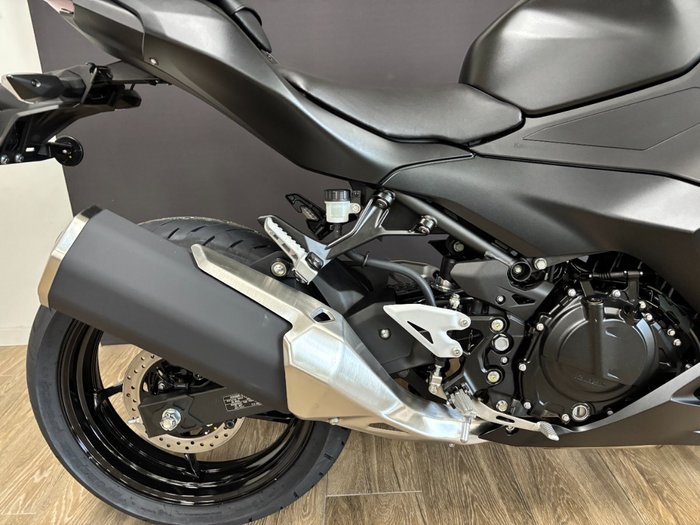 2026 Kawasaki Ninja 500 EX500GTFNW Black