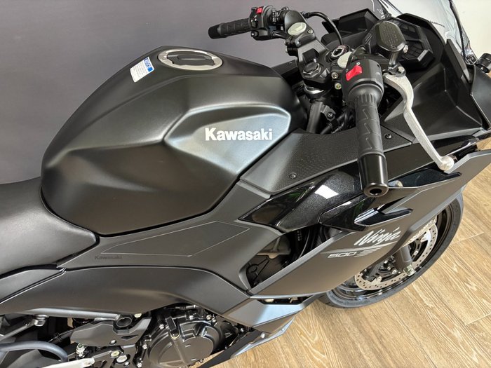 2026 Kawasaki Ninja 500 EX500GTFNW Black